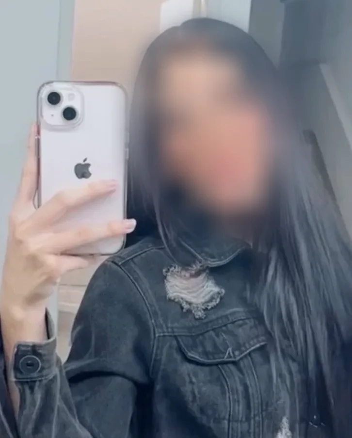 Julia, 25