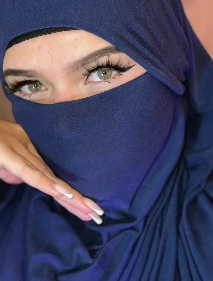 Leyla, 24